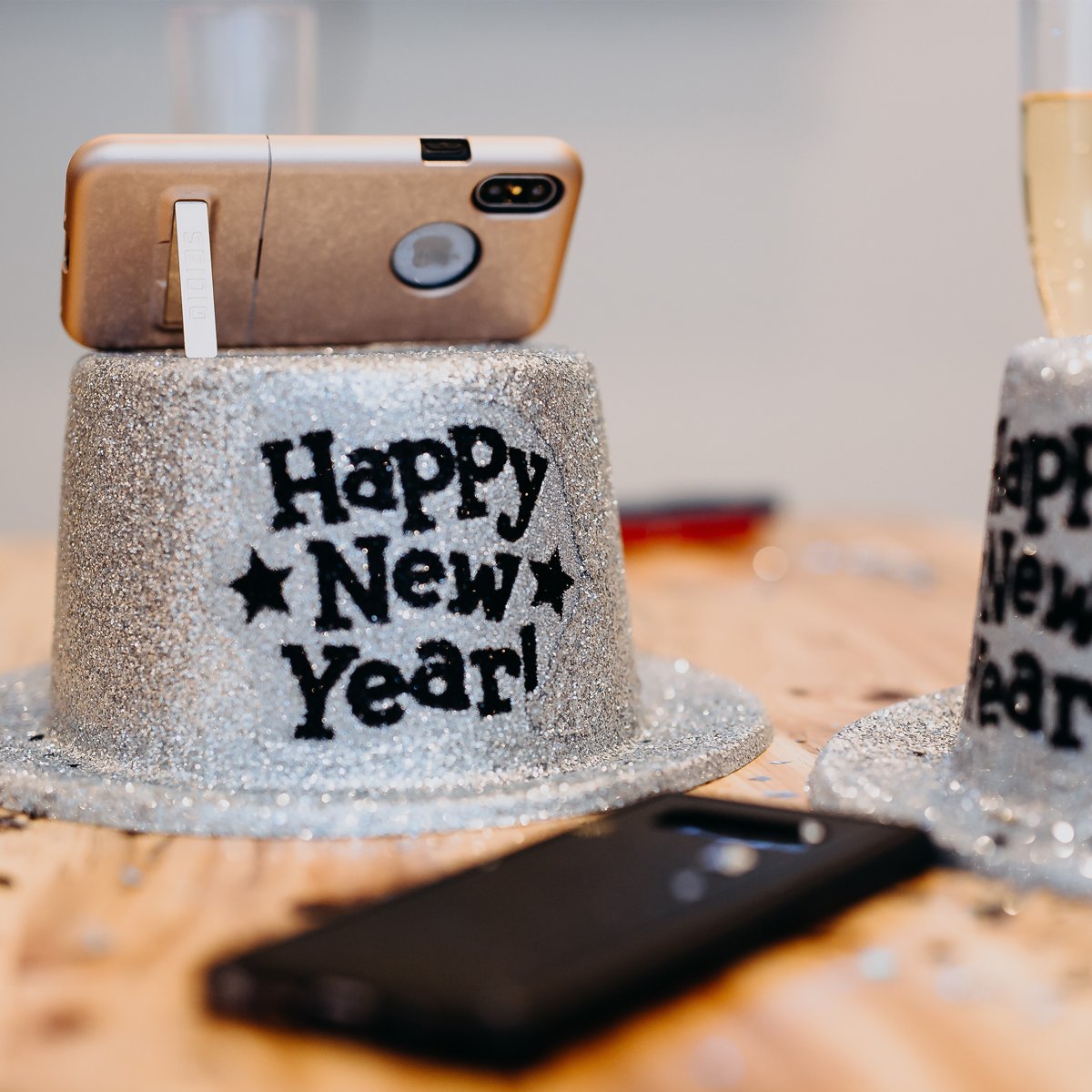 Seidio's tweet photo. Happy New Year followers! We're wishing you all the best in the start of this new decade. 2020 is going to be a great decade for us and we're excited to bring you even more exciting smartphone accessories! https://t.co/M0VDiZRCAe
