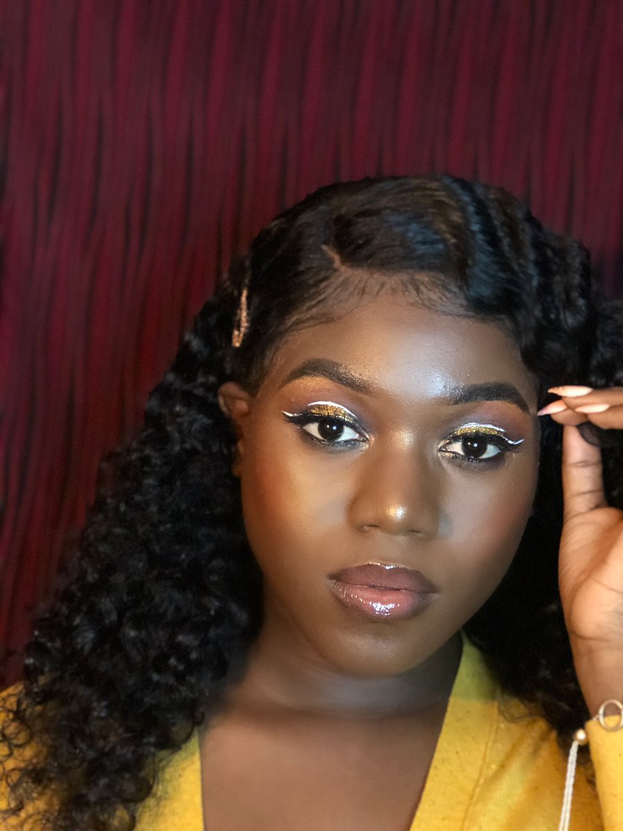 royalcomplex_'s tweet photo. #HappyNewYears 🎉🥳

👑I pray you all have a prosperous year full of blessings and many accomplishments!! 🎊
—
#makeup
#makeupartist #blackmakeup
#blackmakeupartist #crayoncutie #crayoncase #undiscovered_muas #beauty #makeupfanatic1 #muafollowtrain #wakeupandmakeup #2020 https://t.co/SczimAVZy8