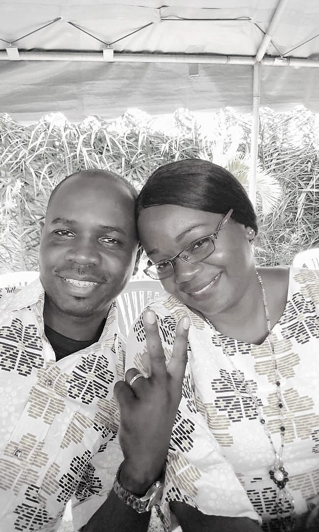 Nos voeux les meilleurs pour cette nouvelle année! 2019 a eu ses bons et mauvais moments, mais nous ne retiendrons que le positif. Que le Tout Puissant accorde à tous la santé et le bonheur. LOVA LOVA😘💖