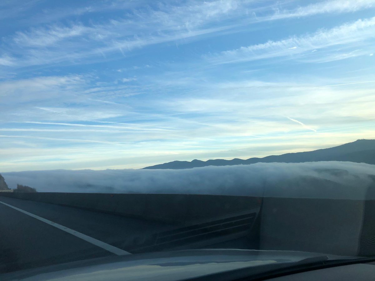 ElTiempoNavarra's tweet photo. Bonitas vistas en estos momentos en la #A15 entre los kilómetros 128/130 sentido #Irurtzun
Precioso el mar de nubes entre #Azpirotz y #Lekunberri afectando a la NA-1300
#Larraun
#Navarra https://t.co/xEJ4PjmgrN