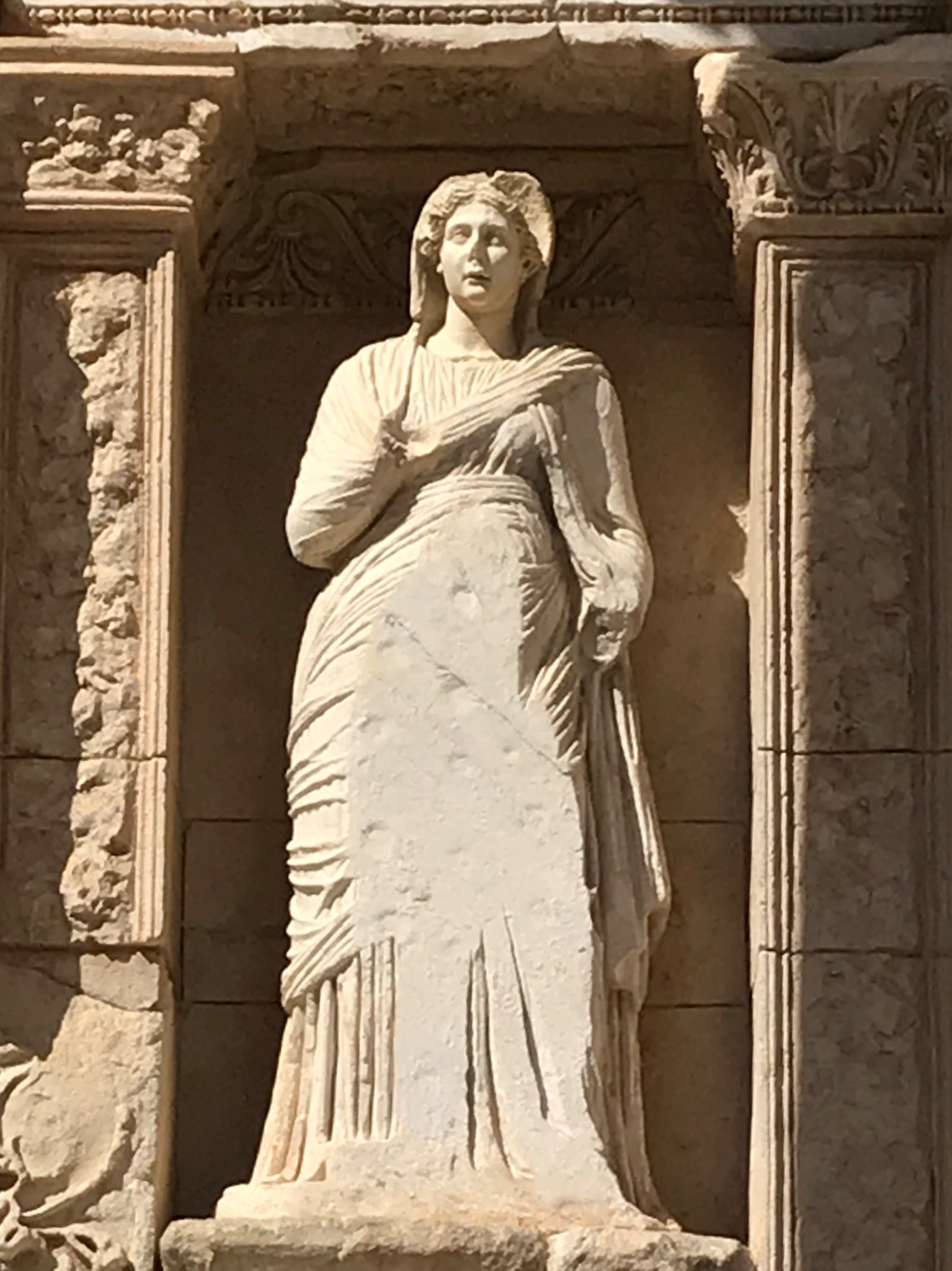 Paul Harrison on Twitter: "#Greek goddess Arete the personification of  moral virtue and excellence in all one does. From the #Roman Library of  Celsus, Ephesus, #Turkey https://t.co/hRByRaA5uT" / Twitter