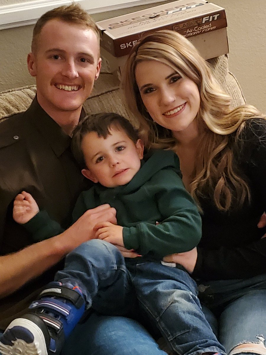 theking37a's tweet photo. #HappyNew2020
#FamilyStrong
#2020offtoNewYear!
#FireStrong
#CalFireStrong https://t.co/P0luimIOGT