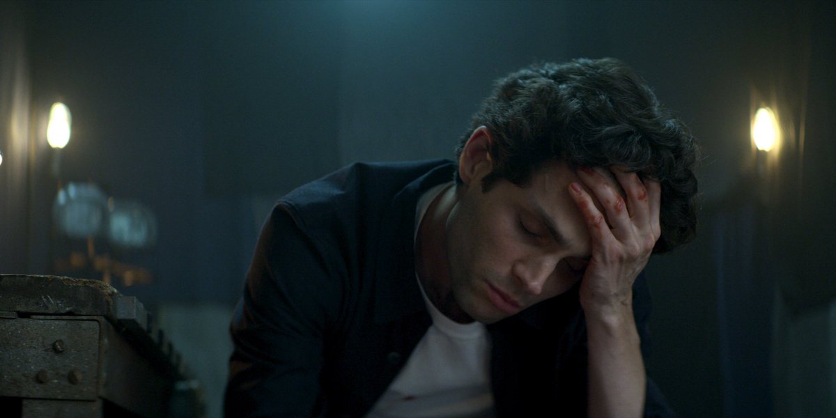 YouNetflix's tweet image. sitting here trying to remember where i left my credit card last night