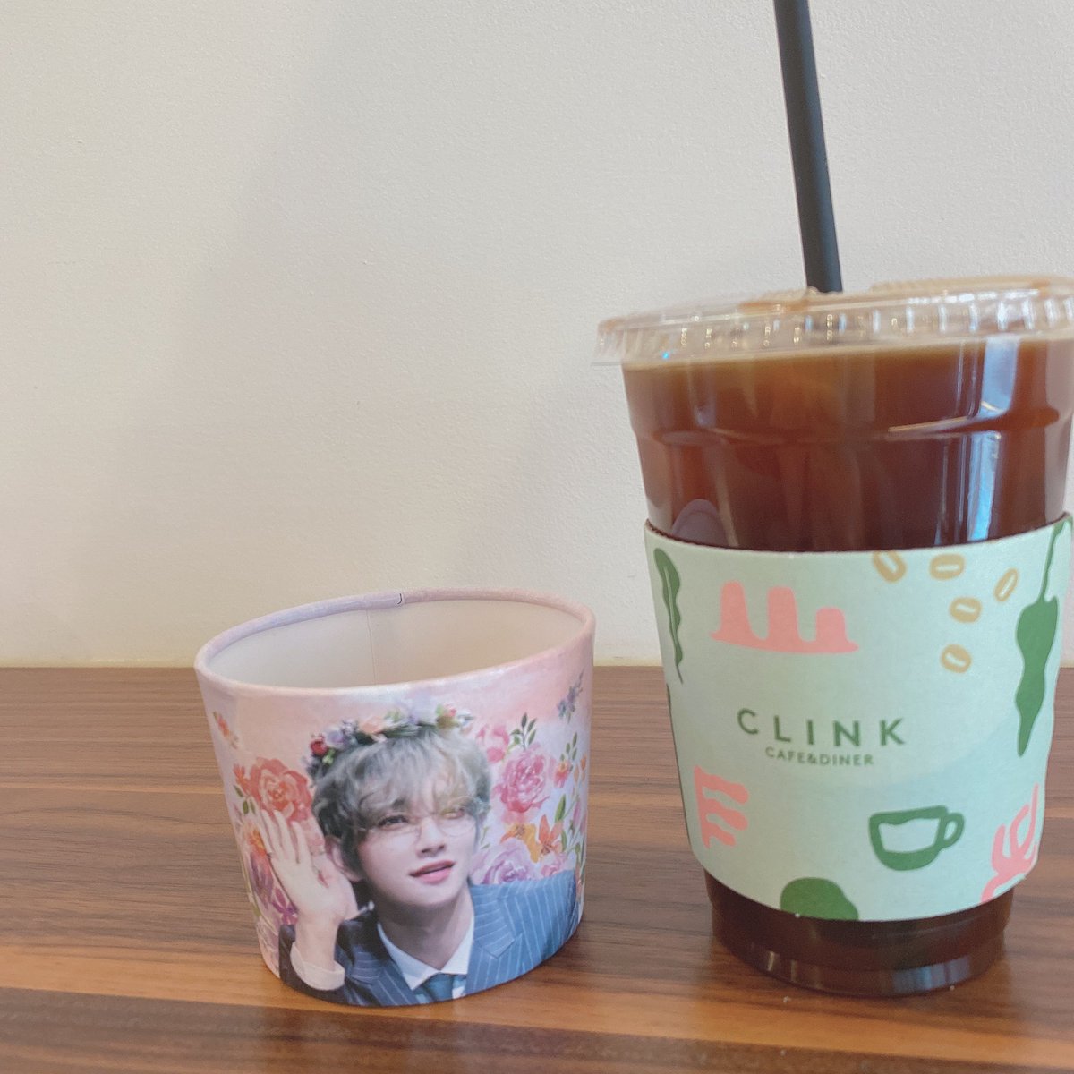 ⑫클링크카페❤

お花のデザインがすごくお気に入りすぎて2個目get🥰🥰
#しゅあセンイル渡韓記録2019

#우리의_크리슈아스_1230

<a href="/SHUAday_Morning/">슈아데이모닝☂️</a> 🌸