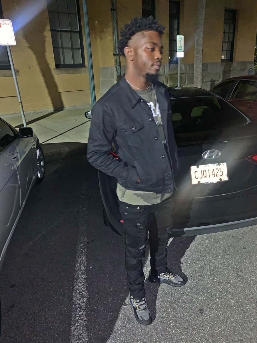 lowkeywill305's tweet photo. cold hearted nigga like I gave away my jacket 🌬its alot come with me like a draco wit attachments 📝 #ripmyangels👼🏿 #HappyNewYears 🎉 https://t.co/SFW9Nutopu