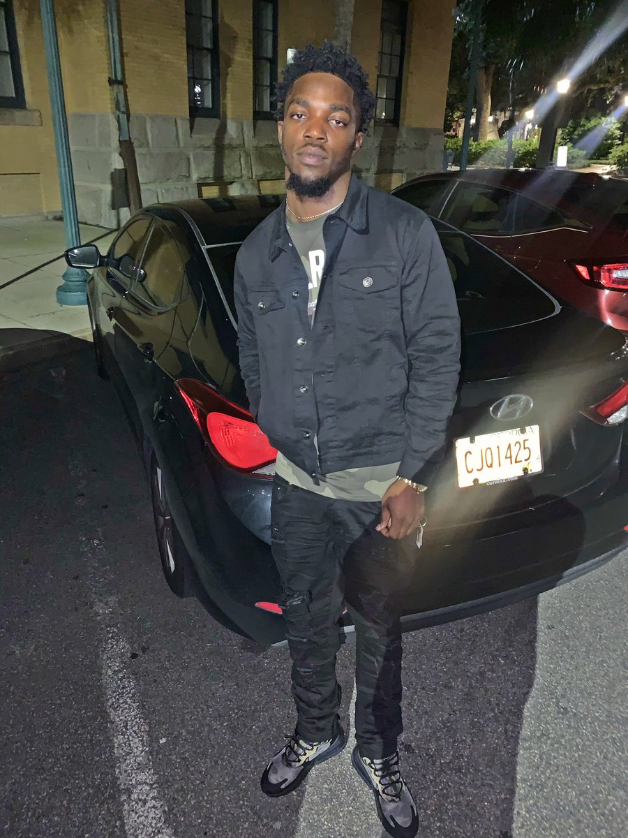 lowkeywill305's tweet photo. cold hearted nigga like I gave away my jacket 🌬its alot come with me like a draco wit attachments 📝 #ripmyangels👼🏿 #HappyNewYears 🎉 https://t.co/SFW9Nutopu