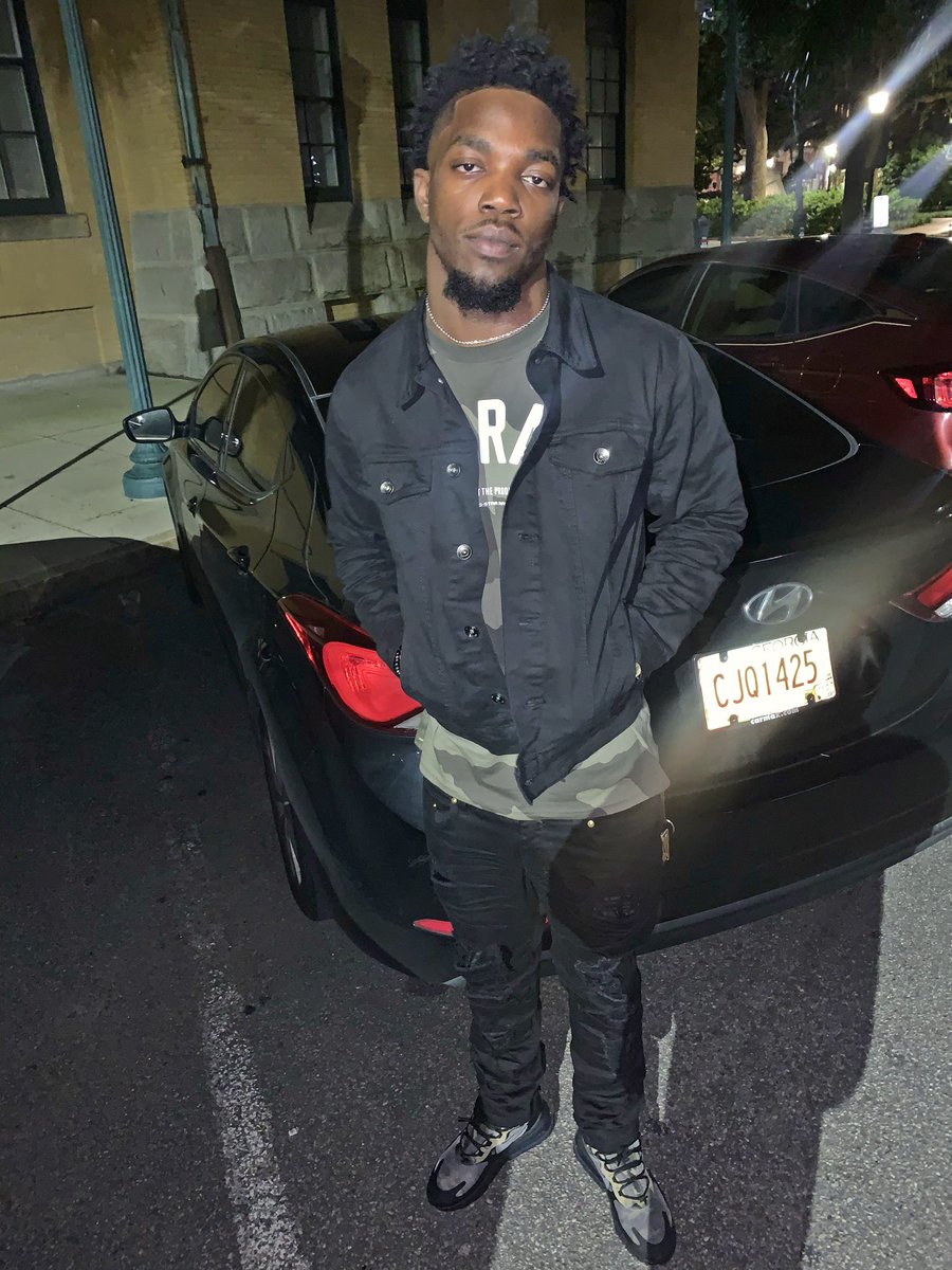 lowkeywill305's tweet photo. cold hearted nigga like I gave away my jacket 🌬its alot come with me like a draco wit attachments 📝 #ripmyangels👼🏿 #HappyNewYears 🎉 https://t.co/SFW9Nutopu