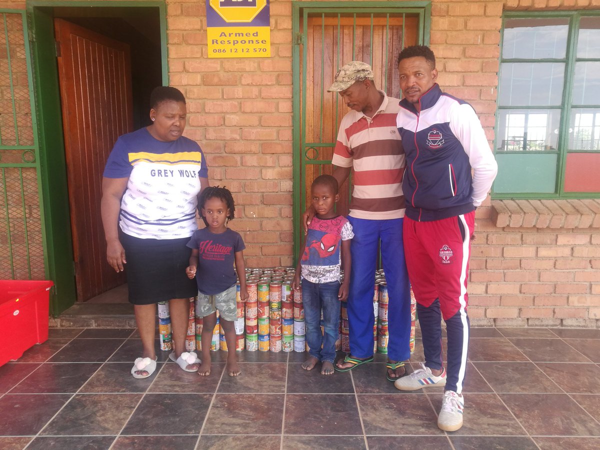 We took our first day of 2020 to donate food cans to Makgwakgwana Drop In Center which caters for about 147 kids and Dikopelo Creche which registeres about 88 Kids.

Thanks to United Mining Services Groups for partnering with us.
 #DevelopingCommunitiesThroughSports