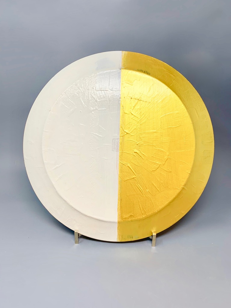 alphaworkshops's tweet photo. ENDING TONIGHT! Buying #handmade for the #holidays? Consider our selection of custom plates like this one, created with a verre églomisé painting technique. Use our studio school graduates’ tableware to #serve with #style this winter: https://t.co/qjmxE68kEp https://t.co/FP68l2lIBa