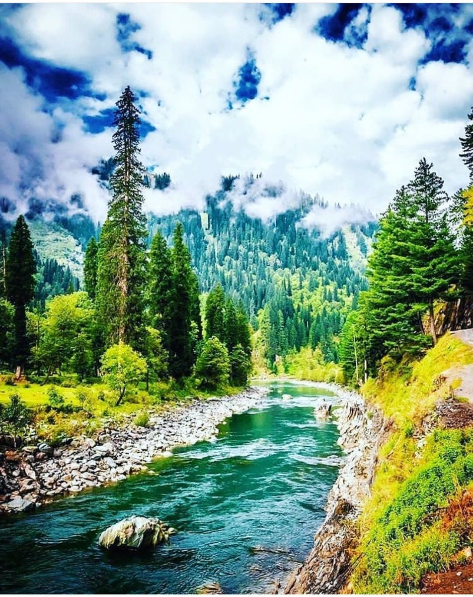 LASHKAR_1's tweet photo. #Neelum #valley is one of the #beautifulplaces of Azad #Kashmir and it’s named after the #river which has curves like snake and has blue color.
#PakistanTuorismPlease
#PakistanPinkSalt https://t.co/9agwGsKXhH