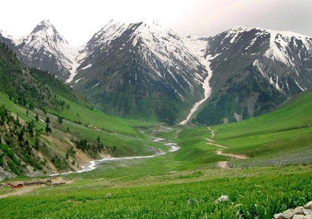 LASHKAR_1's tweet photo. #Neelum #valley is one of the #beautifulplaces of Azad #Kashmir and it’s named after the #river which has curves like snake and has blue color.
#PakistanTuorismPlease
#PakistanPinkSalt https://t.co/9agwGsKXhH