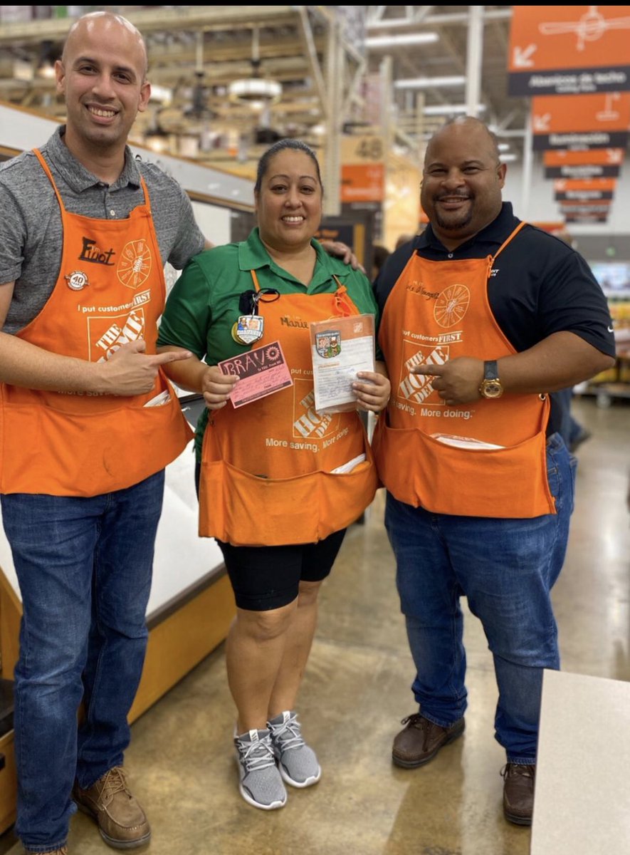 OmarFranquiz's tweet photo. Gracias Marie por hacer los correcto hacia el Negocio, Mantener relaciones sólidas con nuestros clientes y un Excelente Servicio al cliente. Departamento 23 on Fire 🔥 #specialty , #store6403 , #todossomoshomedepot https://t.co/hnTj136bPL