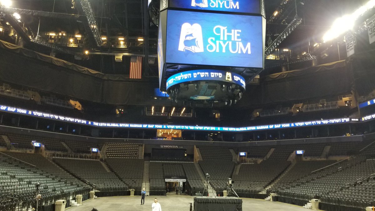 Today I have the zechus of singing at the siyum hashas with <a href="/TaussigMusic/">Reb Shloime Taussig fans</a> @sheyaberko <a href="/YedidimChoir/">Yedidim Choir</a> <a href="/gershymoskowitz/">gershy moskowits productions</a> MAZEL TOV!!!!