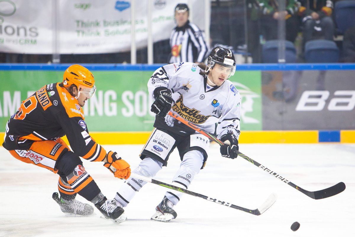 ICE HOCKEY 🏒🏒 | Calling all #icehockey fans! Motorpoint is celebrating the start of 2020 by giving away 2⃣ pairs of tickets to see the <a href="/PanthersIHC/">Nottingham Panthers</a> v <a href="/DundeeStars/">Dundee Stars🏒🥅</a> this Saturday (Jan 4) at the <a href="/nottinghamarena/">Motorpoint Arena Nottingham</a>. Simply RT for your chance to win! #goodluck #inittowinit