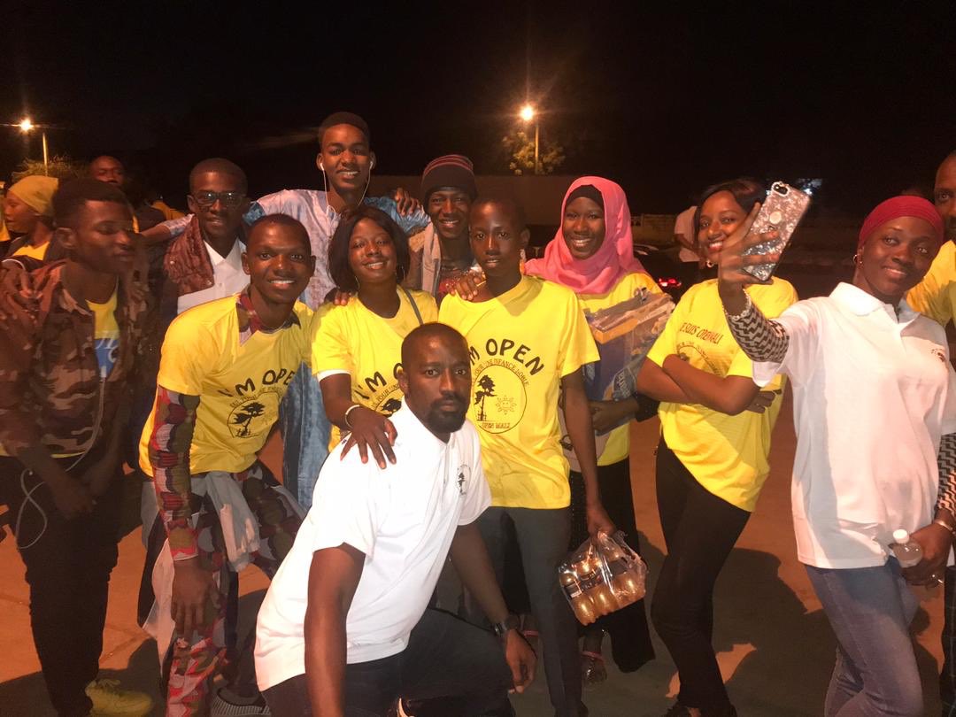 Nous avons commencé la nouvelle année avec une distribution de repas🥘chaud et des couvertures pour se couvrir du froid 🥶 glacial pour les plus démuni Sans-abri et mendiant.
Et comme je le dit souvent, nous changeons le monde à notre façon.
Bonne année !
<a href="/OpenMali/">OPEN Mali</a> 
#Mali 🇲🇱