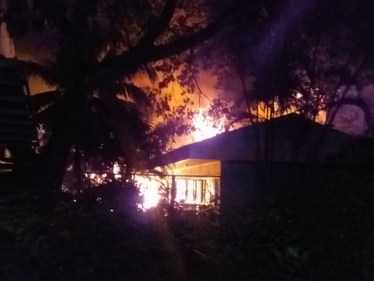 js100radio's tweet image. 00:59 เพลิงไหม้อาคาร ภายในมหาวิทยาลัยเกษตรศาสตร์ ถนนงามวงศ์วาน เขตจตุจักร จนท.ดับเพลิงและกู้ภัยกำลังดำเนินการ #ไฟไหม้

ภาพจาก: ประชาชื่น 011