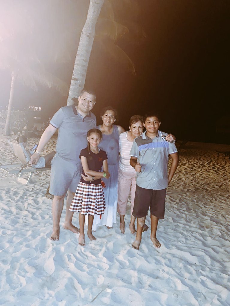 Daggax's tweet photo. Feliz 2020! 🎉🎆🥂🥳 https://t.co/xyH0U2rvWa