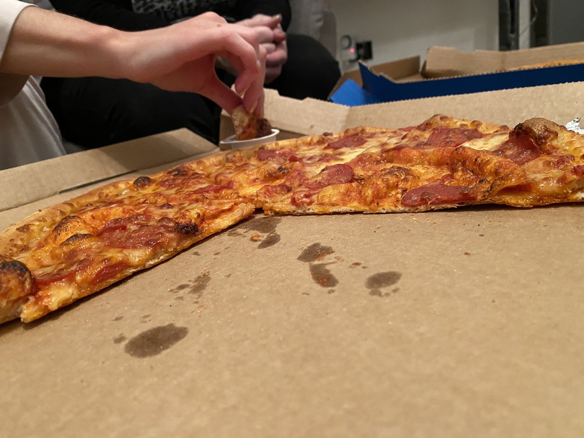 BenSmith1988's tweet photo. Awful pizza from @dominos (kidderminster) this evening! wafer thin, virtually no cheese and a lack of toppings accompanied with poor service! spent £35 to then be asked to bring them back so they can be replaced. #sortitout #poorservice #poorproduct https://t.co/Cv2LaWzzrw