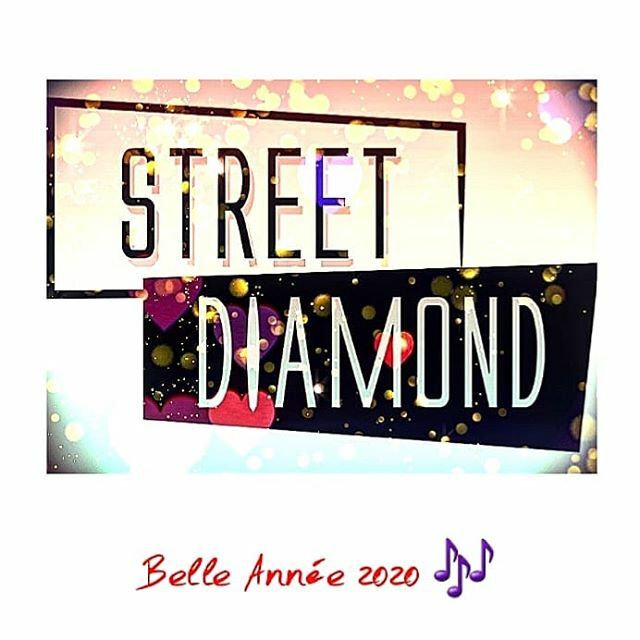 streetdiamondfm's tweet photo. Toute l'Equipe de #StreetD vous souhaite une très belle année 2020 ! Kiffez vos vies ! Prenez soin de vous et de vos proches ! Déchirez touuut !
De notre coté, on vous ambiancera au mieux cette année car c'est toujours un plaisir de partager nos #Goodvi… https://t.co/l6cV5dJU2M https://t.co/1CceJqQqkr