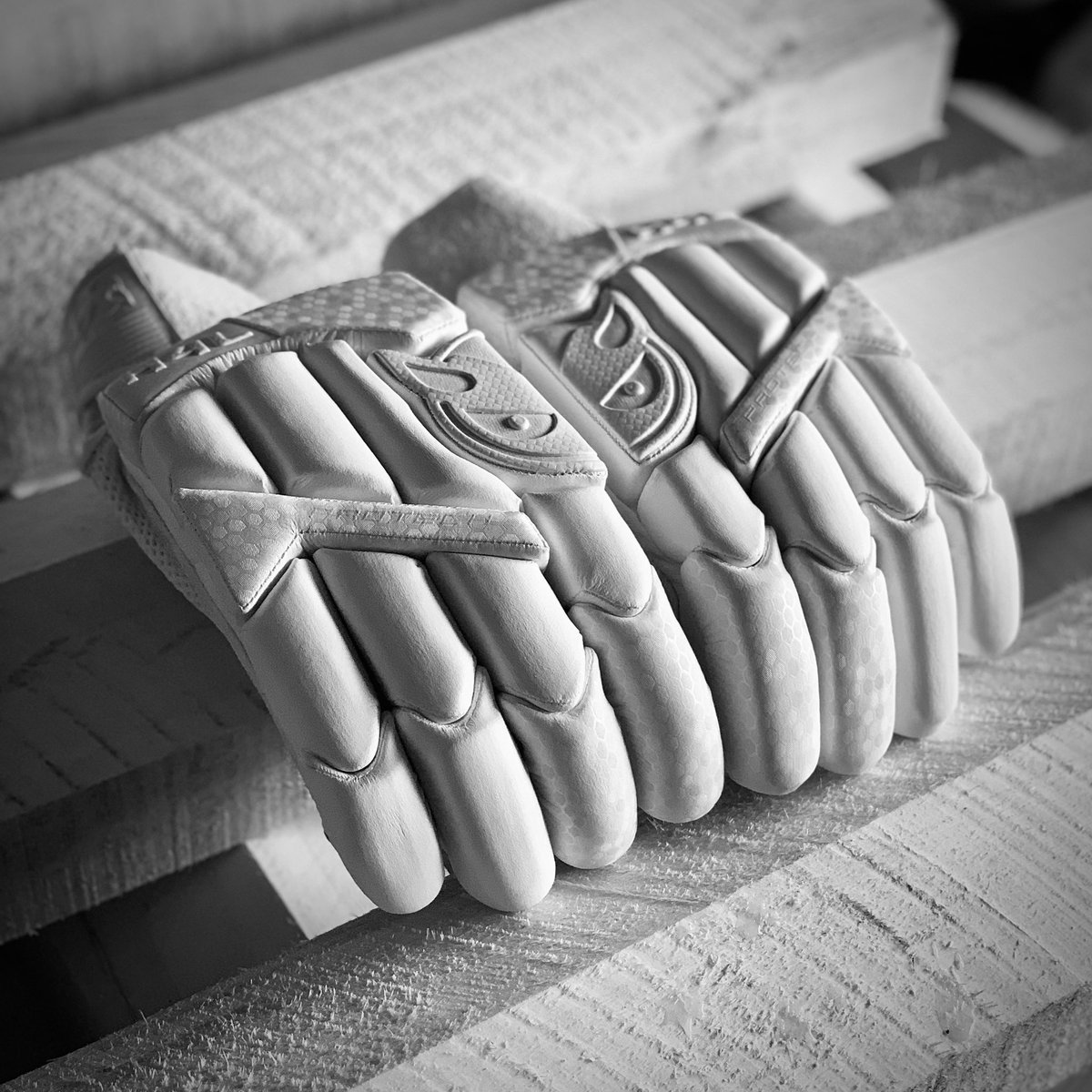 H4Lcricket's tweet photo. Happy New Year. New for 2020, our unique soft range includes 2 new ranges and our lightest pads ever!!!! #watchthisspace
#cantcopythat #h4lruns #cricket #battinggloves https://t.co/RPtWkDAg7W