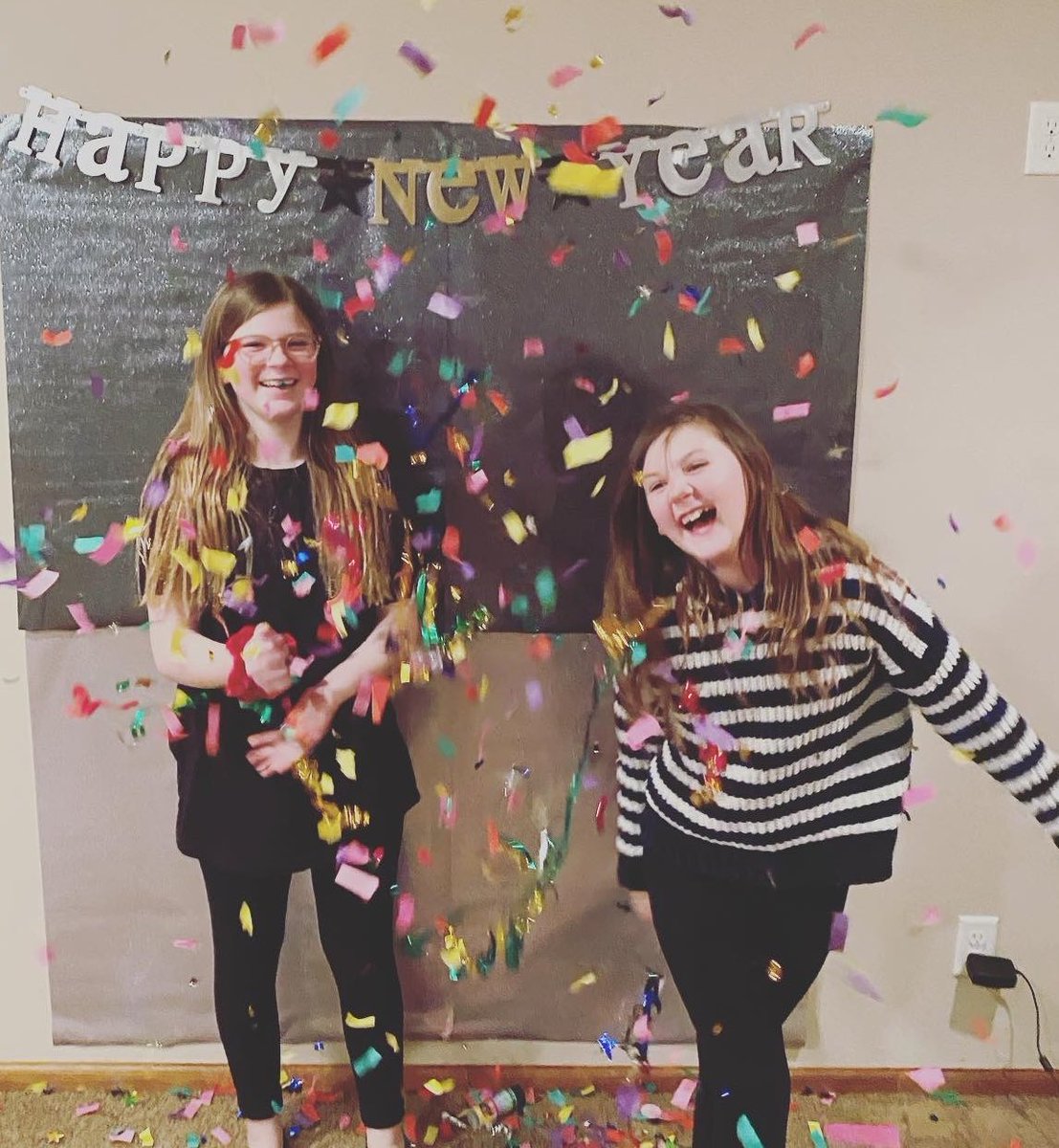 CaseyMcMurray's tweet photo. Happy 2020 and Happy New Decade ๐ฅณ May it be a year and decade full of health, fun, love and laughter #confettifun #theymadeittomidnight https://t.co/gVSzu6yCdc
