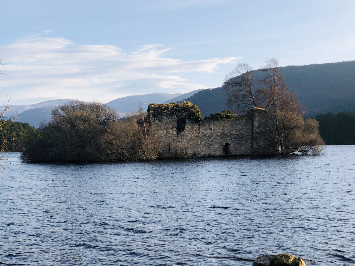 BellCarla1's tweet photo. Blew the cobwebs away this morning , out castle bagging with the wee fella! Loch an Eilein castle, Aviemore. Happy new year folks! @BrodieBell7 https://t.co/9peED4NK4M https://t.co/LUdUfBWGjR