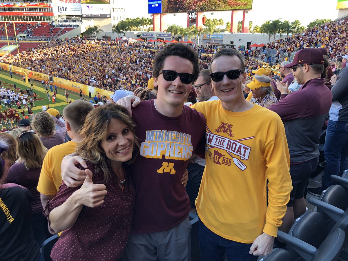 iheartabeach's tweet photo. From section 213 〽️🏈#SkiUMah https://t.co/3laZqMNtxB