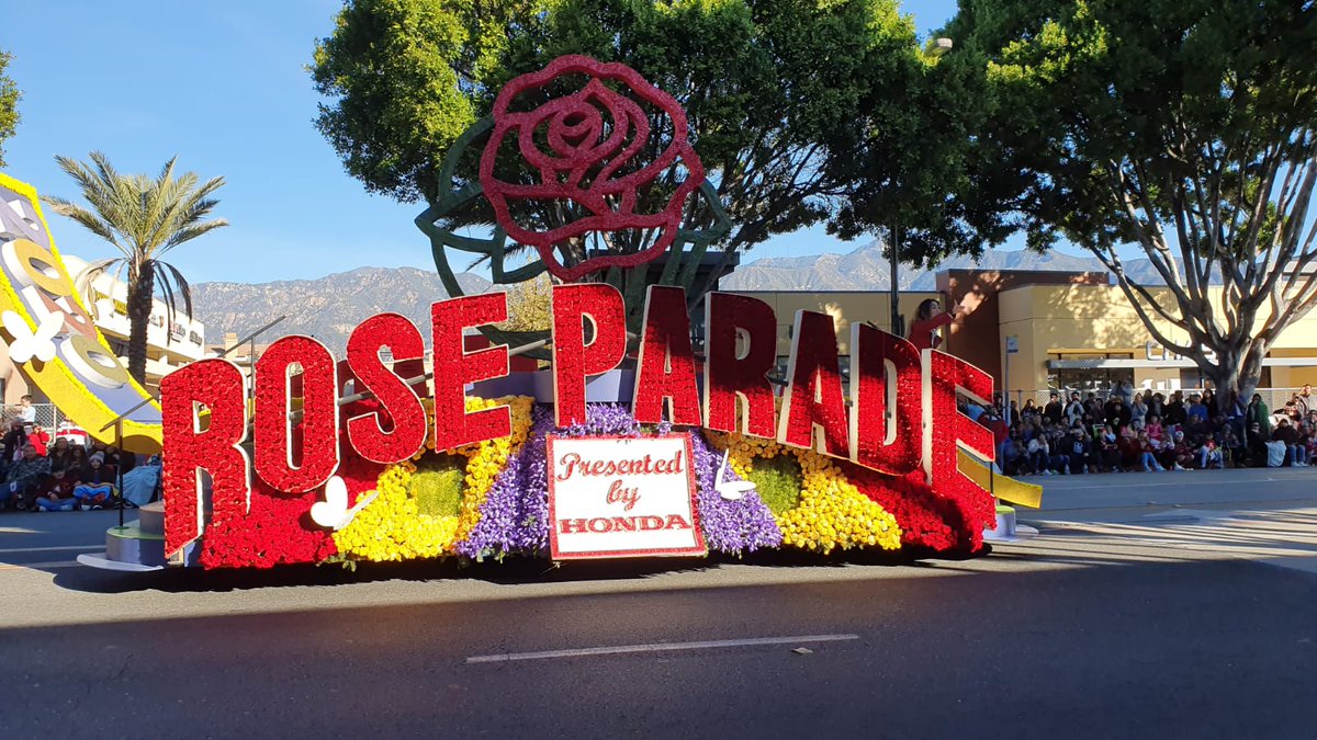 SoCalMotoGear's tweet photo. Happy New Year...live from Pasadena, CA for the Rose Parade!!! 2020 is going to as spectacular as this year's #RoseParade #2020goals #familyfun #celebrate #pathfinderled #gwrra https://t.co/R6nTlBzHMt