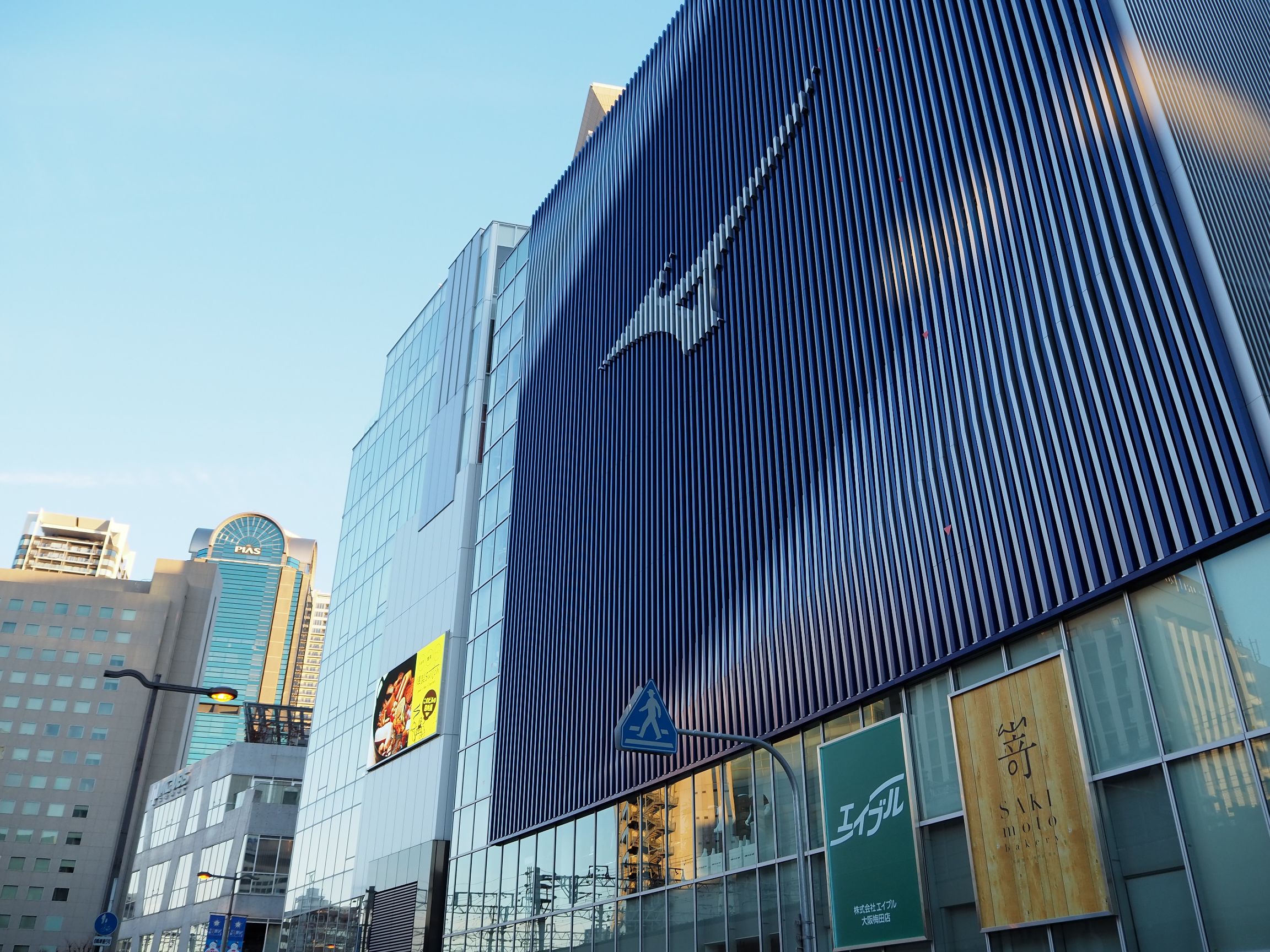 Mizuno Osaka Happy New Sports Year 年のミズノオオサカ茶屋町の初売りは1月2日11 00よりスタート 本年も皆様のスポーツライフをしっかりバックアップして参ります よろしくお願い申し上げます ミズノ 茶屋町 初売り 福袋 干支