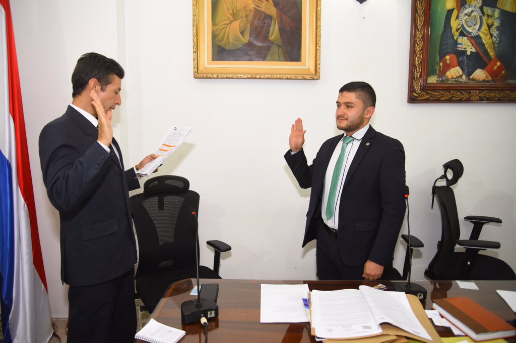 ConcejoGaragoa's tweet photo. #AEstaHora es elegido y toma posesión como presidente del Concejo Municipal de Garagoa el Concejal Duvan Orlando Rivera del partido Alianza Verde https://t.co/Bis1C8PzL0