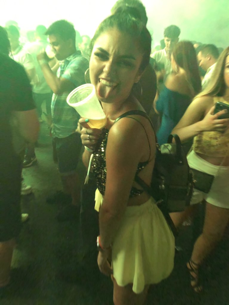 marciavalosg's tweet image. Hi, 2020🥂✨
Me contaron que me divertí bastante, y a las pruebas me remito 🤷🏻‍♀️🤪