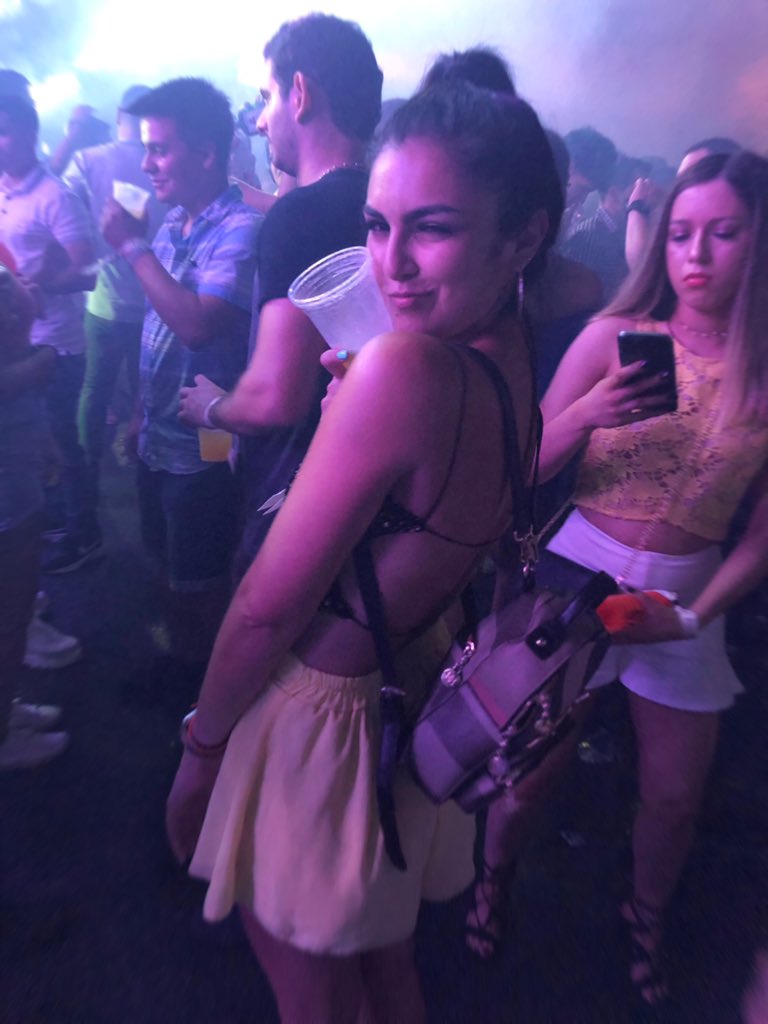 marciavalosg's tweet image. Hi, 2020🥂✨
Me contaron que me divertí bastante, y a las pruebas me remito 🤷🏻‍♀️🤪