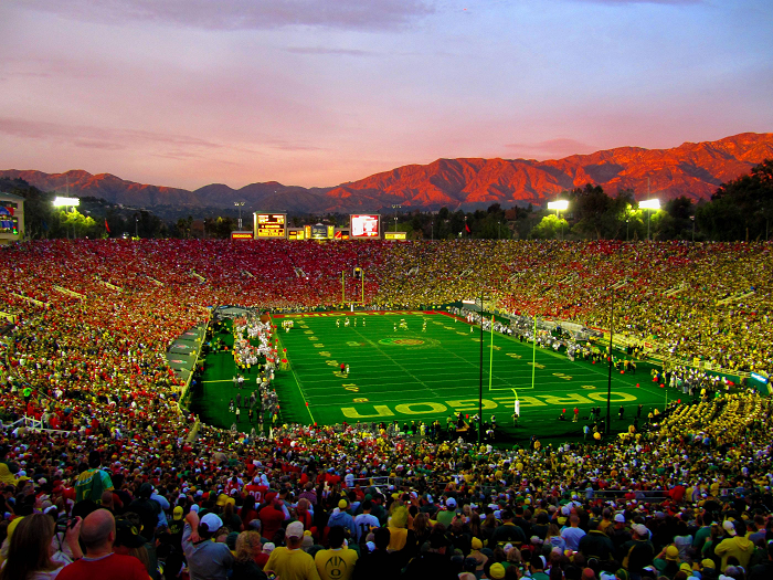 Beorn2000's tweet photo. We are quickly approaching the most enchanted time in all of sports – twilight at the Rose Bowl. https://t.co/oB39slFbYE