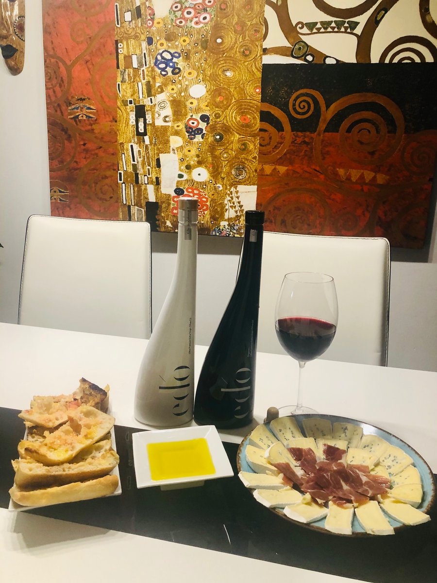 metabostemness's tweet photo. 2. A #hormetic combination of polyphenols from a unique organic, ultra premium extra virgin olive oil #evoo (thanks to @edooliveoil and @erhanturkoglu!!), butyrate and spermidine from blue and aged cheeses, and some #resveratrol from #RiveraDeDuero (well, just because the wine) https://t.co/58SL3YNuJY
