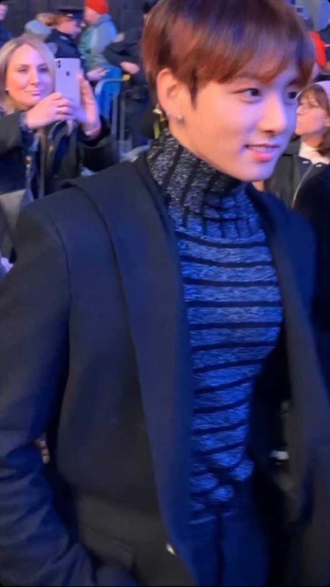 OnlyForeverBTS1's tweet photo. Я скоро буду молиться на эту грудь💦🤯
#BTSxRockinEve https://t.co/Mx4QIjJQHz