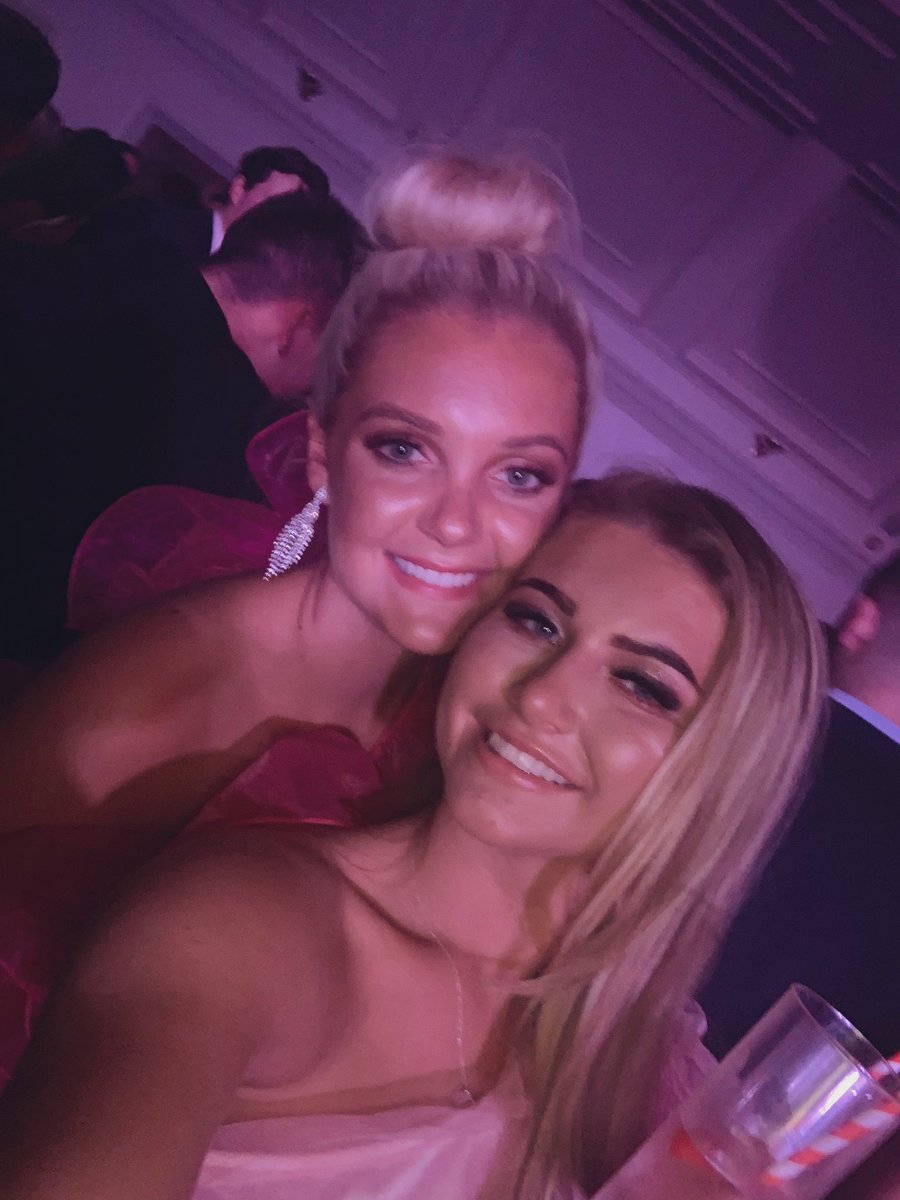 leahstrattonx's tweet photo. Keep it classy 2k20 👍🏼 https://t.co/TiOFBkpUNL