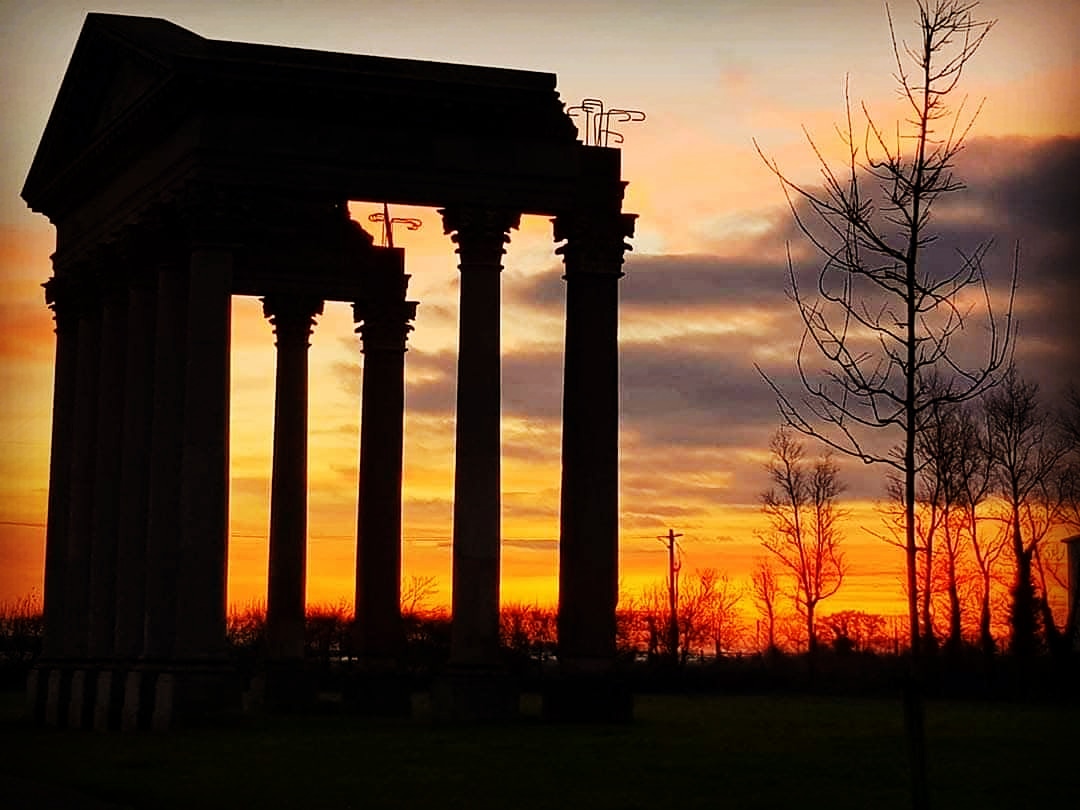 iisymon's tweet photo. #picoftheevening #picoftheday #TheporticoofKenureParkstandsagainsttheskyforlornandlonely #sunsetphotography #sunset #sunsetlovers #wednesdayevening #firesunset #lovephotos #lovenature #rush #sunsetoftonight #sunset_pics #sunsetview #eyecatching_pics #sunsettime #01january2020 https://t.co/dGcmO5OStd