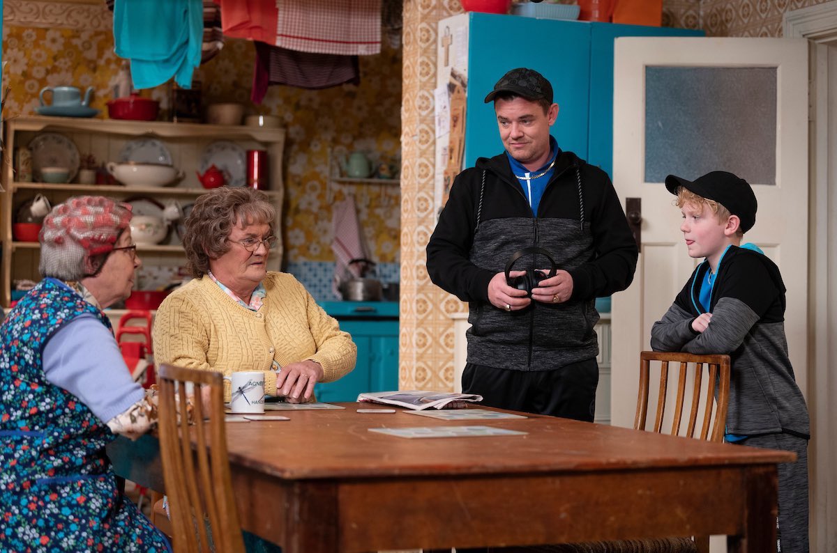 KeepUpWithMBB's tweet photo. Don’t forget to tune in to the Mrs Brown’s Boys New Year Special, Tonight at 10:30pm on BBC1 #HappyNewYear https://t.co/I4NBtj2CXU