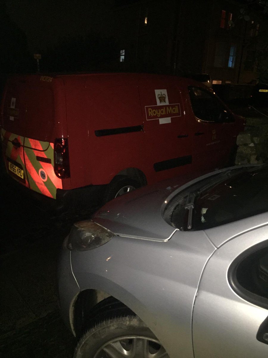 LucyOB26's tweet photo. @RoyalMailHelp you’ve blocked my car in! 😡 https://t.co/WzF07JQc0E