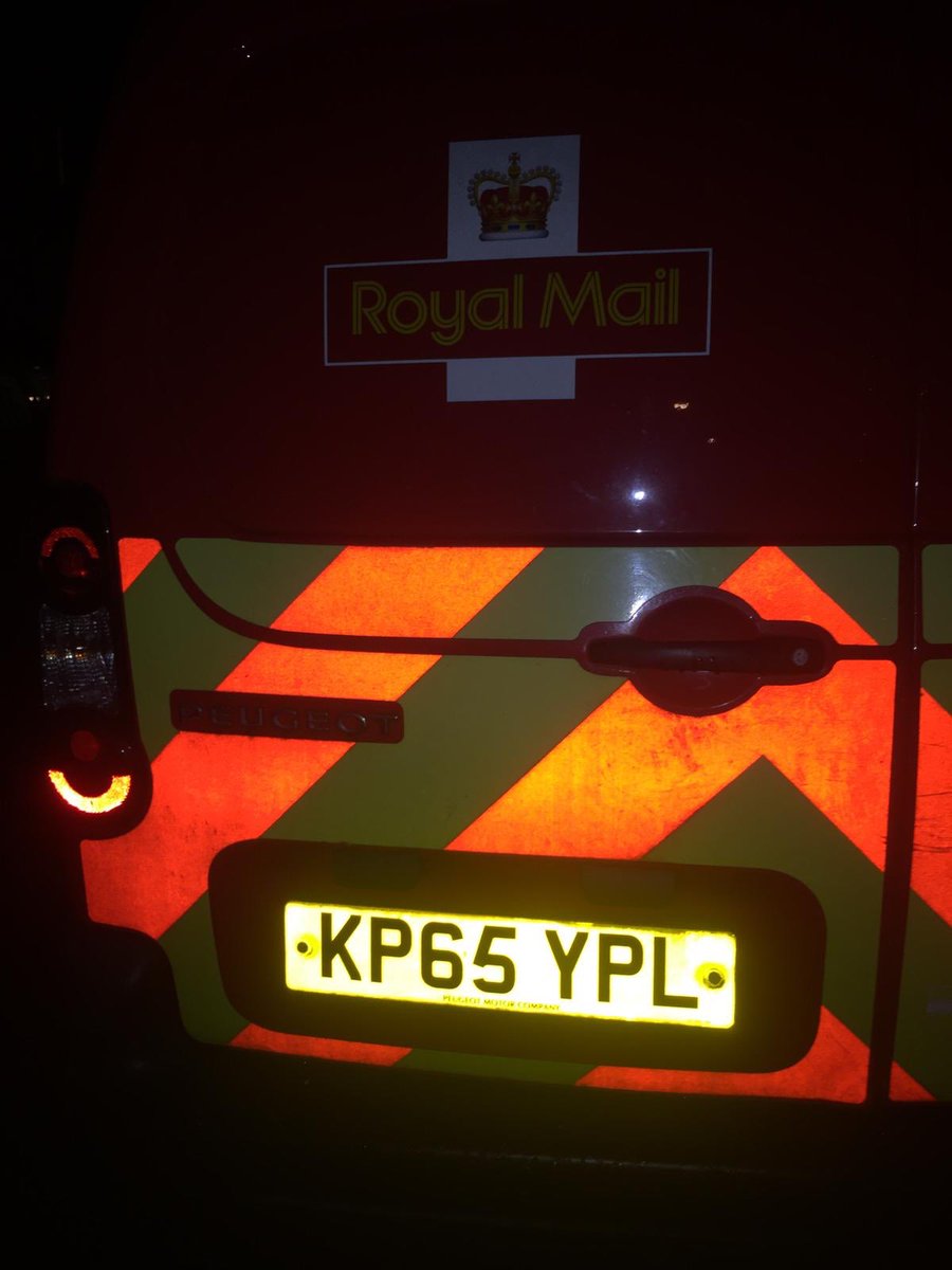 LucyOB26's tweet photo. @RoyalMailHelp you’ve blocked my car in! 😡 https://t.co/WzF07JQc0E