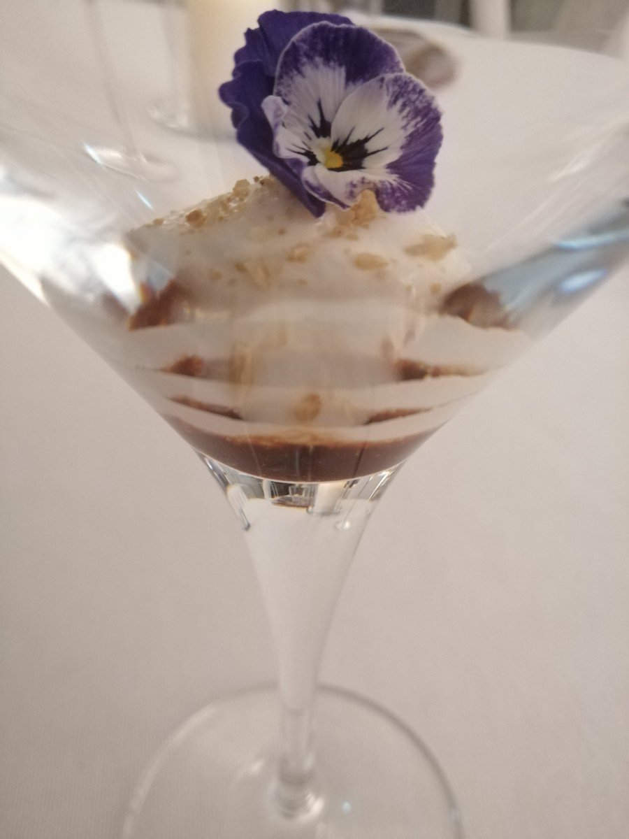 LaConsiglieria's tweet image. .@OriettasRecipes -

...un #dulcedeleche e un #aspic al #moscato e frutti rossi, ho scelto bene in questo #2020NewYear?
#vicoequense #Domo20 ristorante #Mima chef #FrancescoAgnese

@Saverio50257931
@ilgastronauta @campaniacoast @DiscoverNapoli @SorrentoAmalfi @sorrentopress