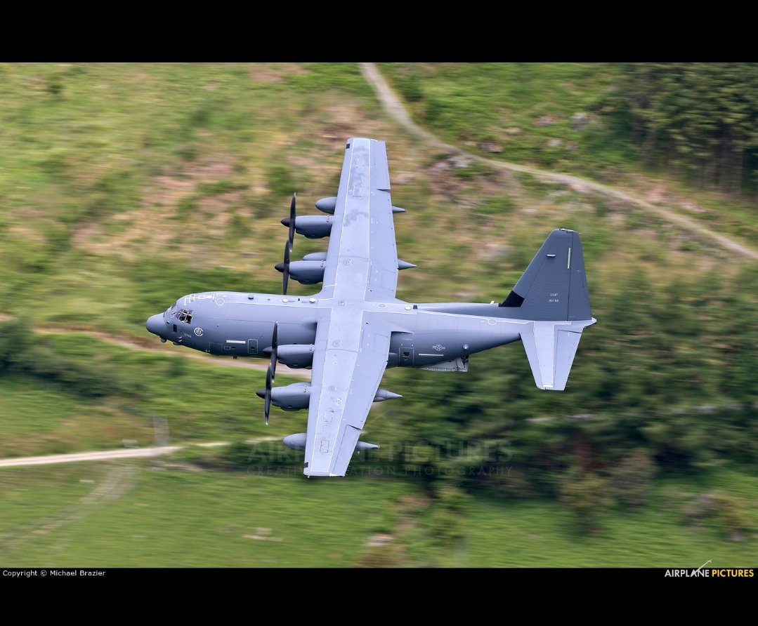 is_keelu's tweet photo. Busy day over Sardinia Island, #Italy
USAF
Lockheed MC-130J Commando II
#HOOCH21 10-5714 #AE4BE7
11-5731 #AE4E19
#HOOCH41 13-5786 #AE5963
#HOOCH42 15-5760 #AE54CD
#Planespotting #Planespotter #Planespotters #RadarSpotter #Aircrafts #MilitaryAircrafts https://t.co/xJV2i3gcNQ