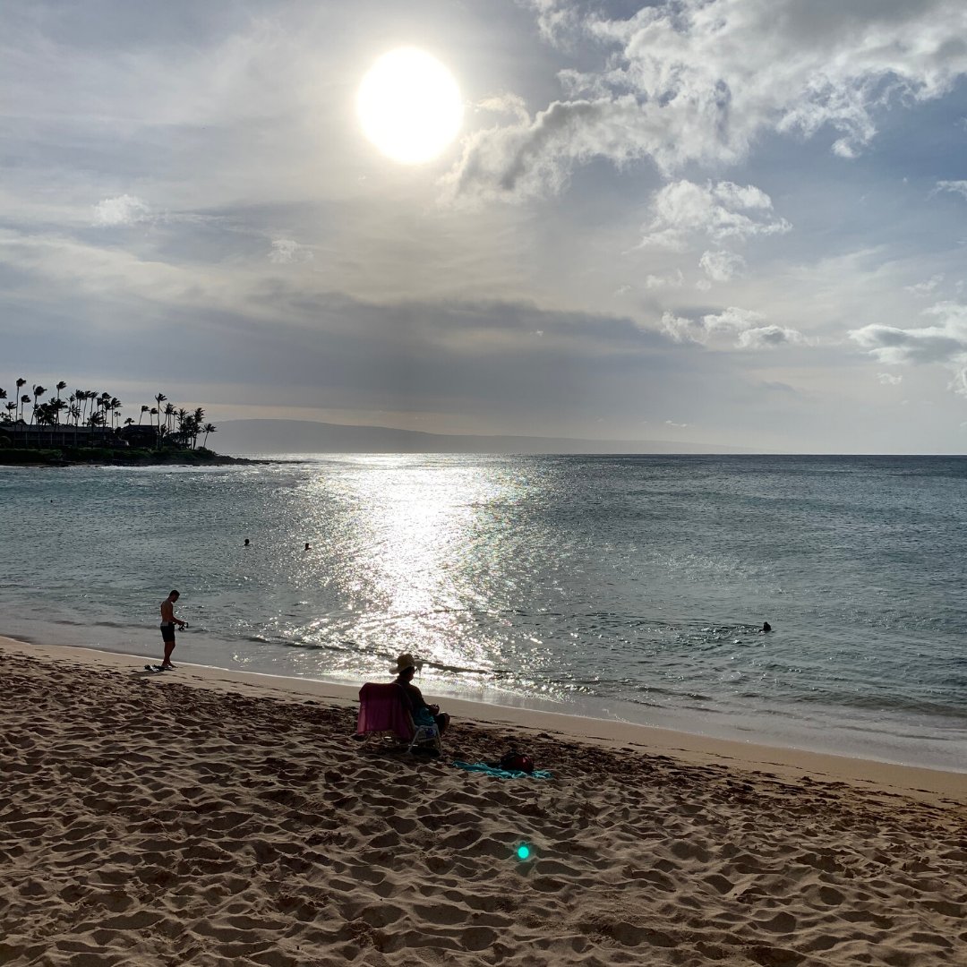 Not a bad view to start the new year. It's our last night on the beach. #HappyNewYear #NewYears #Hawaii #vacation #writerslife