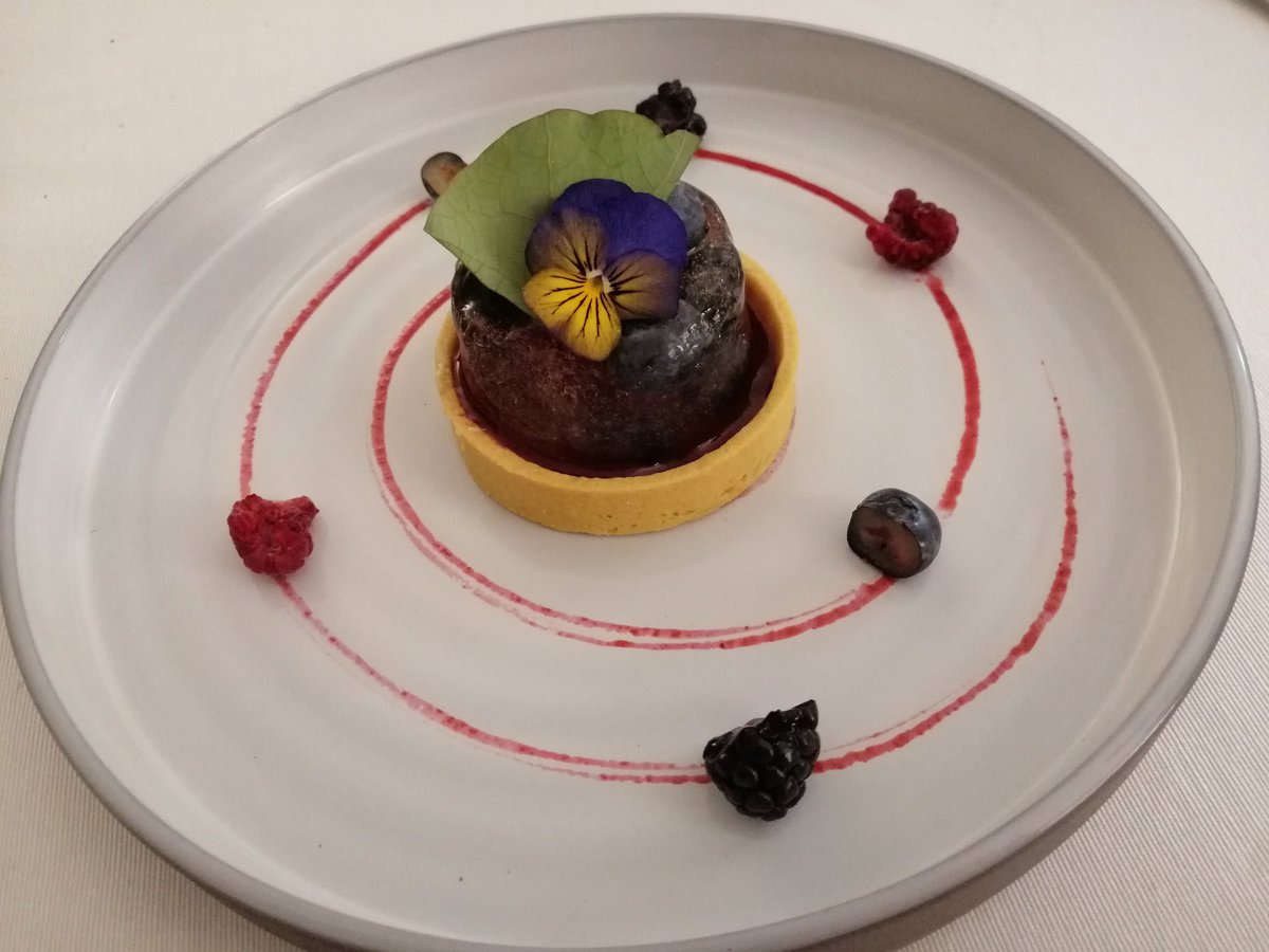 LaConsiglieria's tweet image. .@OriettasRecipes -

...un #dulcedeleche e un #aspic al #moscato e frutti rossi, ho scelto bene in questo #2020NewYear?
#vicoequense #Domo20 ristorante #Mima chef #FrancescoAgnese

@Saverio50257931
@ilgastronauta @campaniacoast @DiscoverNapoli @SorrentoAmalfi @sorrentopress