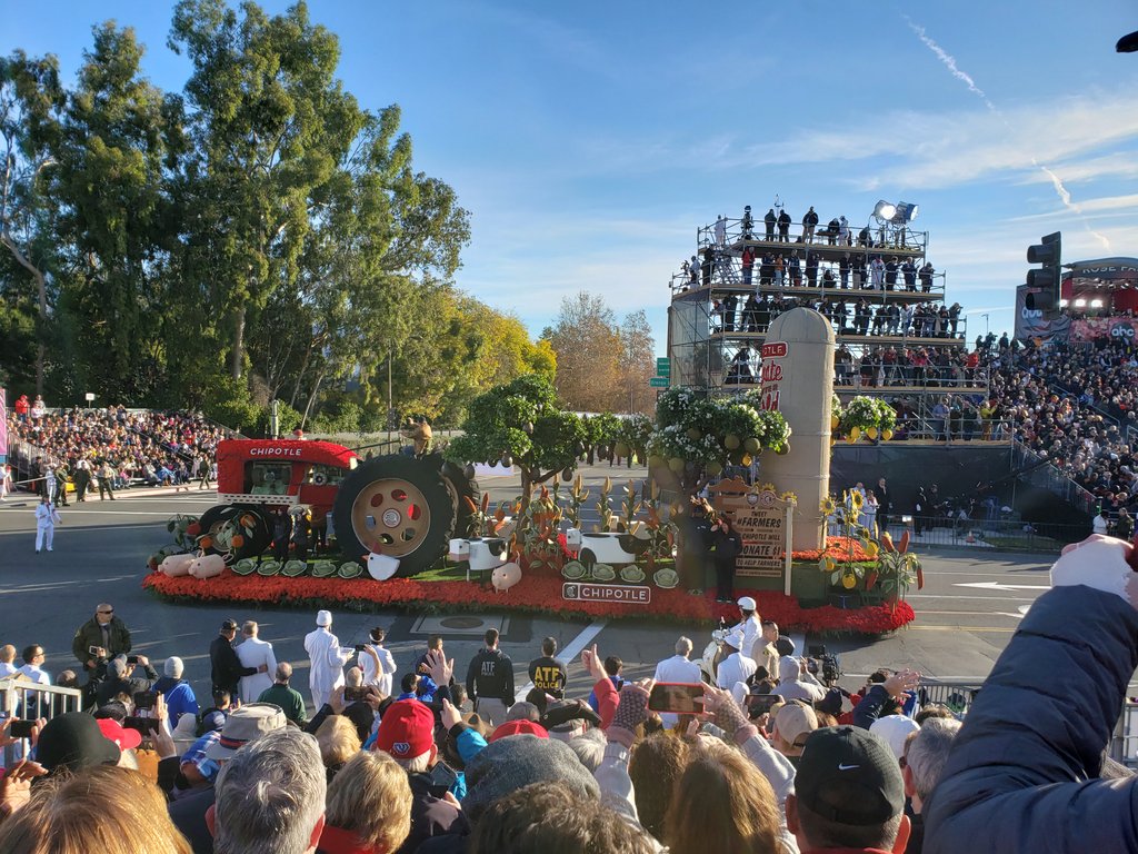 michellephilo's tweet photo. #farmers #roseparade https://t.co/aT8kaZ9828