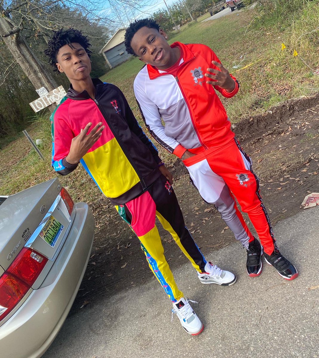 Kabfroot1700's tweet photo. I’m from the hood wea shit get real don’t play wit the gang cause u can get killed 🤐💰  #ball4ever$ https://t.co/OkOmJej4Zi