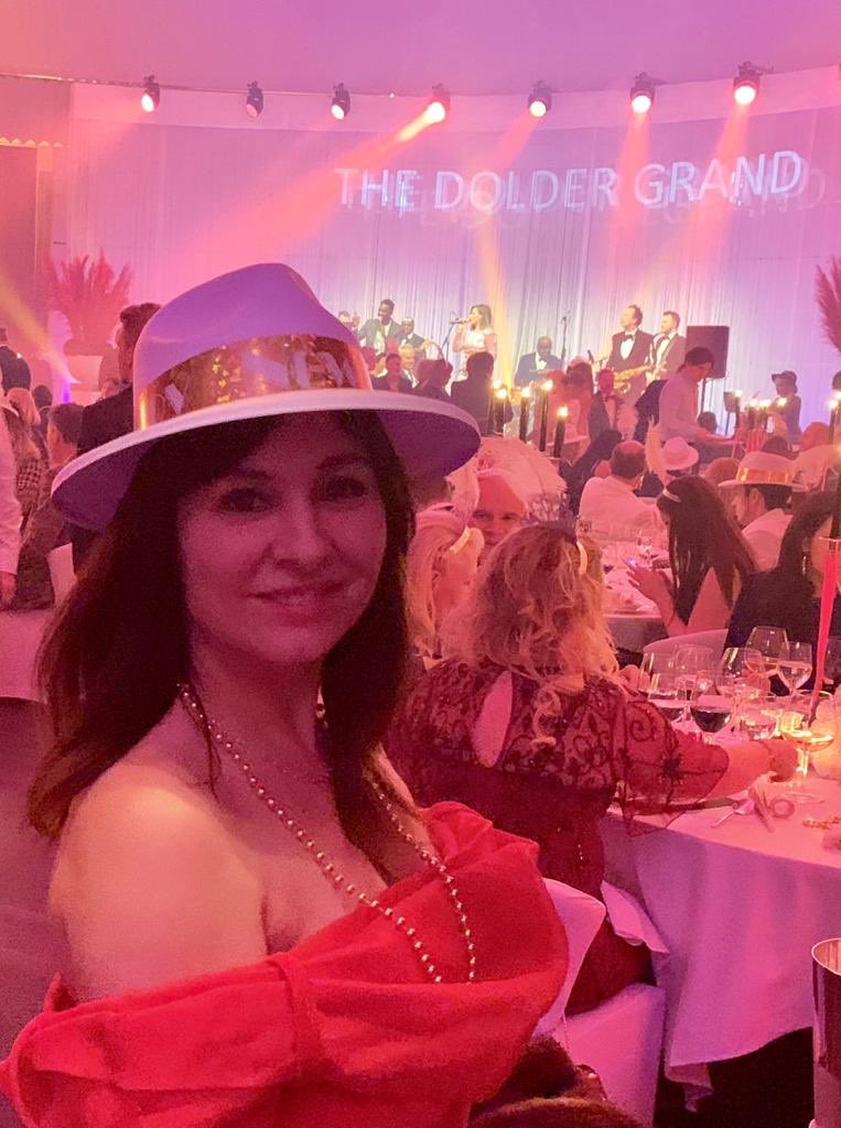 Happy 2020 everyone! I wish you the best for this new year 😘 I started 2020 the right way, in one of my favorite places: the Dolder Grand ❤️✨ #newyearseve #newyear #newyearsday #happy2020 #zurich #switzerland #doldergrand #actress #italy #2020 #blessed