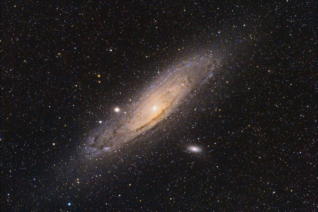 HdAnchiano's tweet photo. ¿Y si en Andrómeda hay una civilización mirando a su cielo pensando qué pasará en esta nuestra galaxia? https://t.co/r4yP9XQB4A