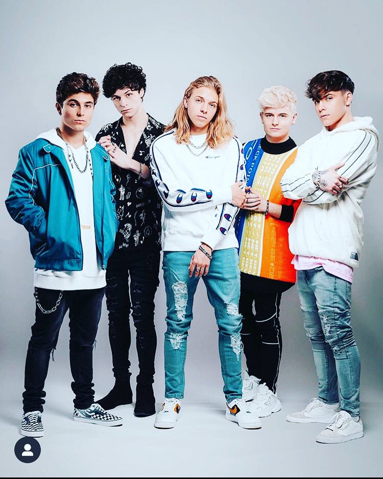 channii_xo's tweet photo. Welcome @harperthebagel @RoadTripTV @fovvs @sonnyDrobertson @RealRyeBeaumont @lpredictawyatt #2020 #harper #fovvs #rye #sonny #brook #roadtrip https://t.co/9uMtVBTtZ3