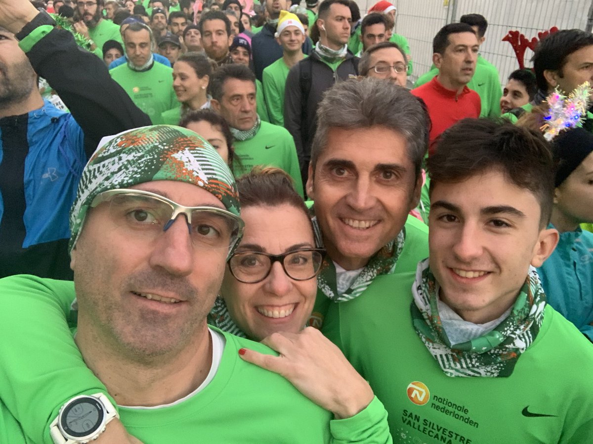 jmlmI's tweet photo. Terminamos el año todos juntos @oscarleon141 @DavidGR18 @conmar2001 @edugarber #Mlion #JMontoya corriendo la @ssvallecana mejor imposible familia.
Os quiero 😘😘 https://t.co/CZ64wmNjHm